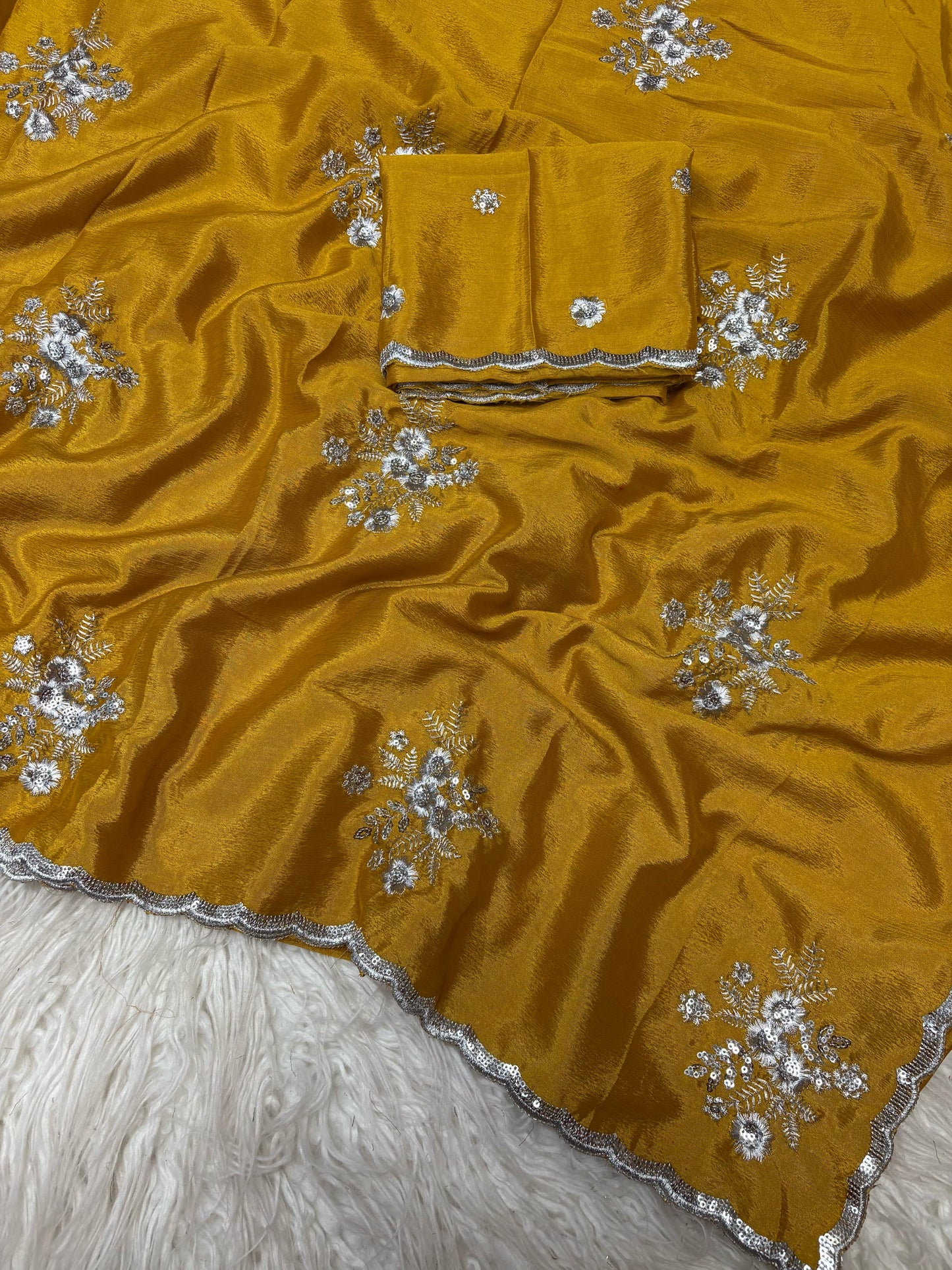 Chinnon Silver Butta Magic β Elegant Party Wear Saree