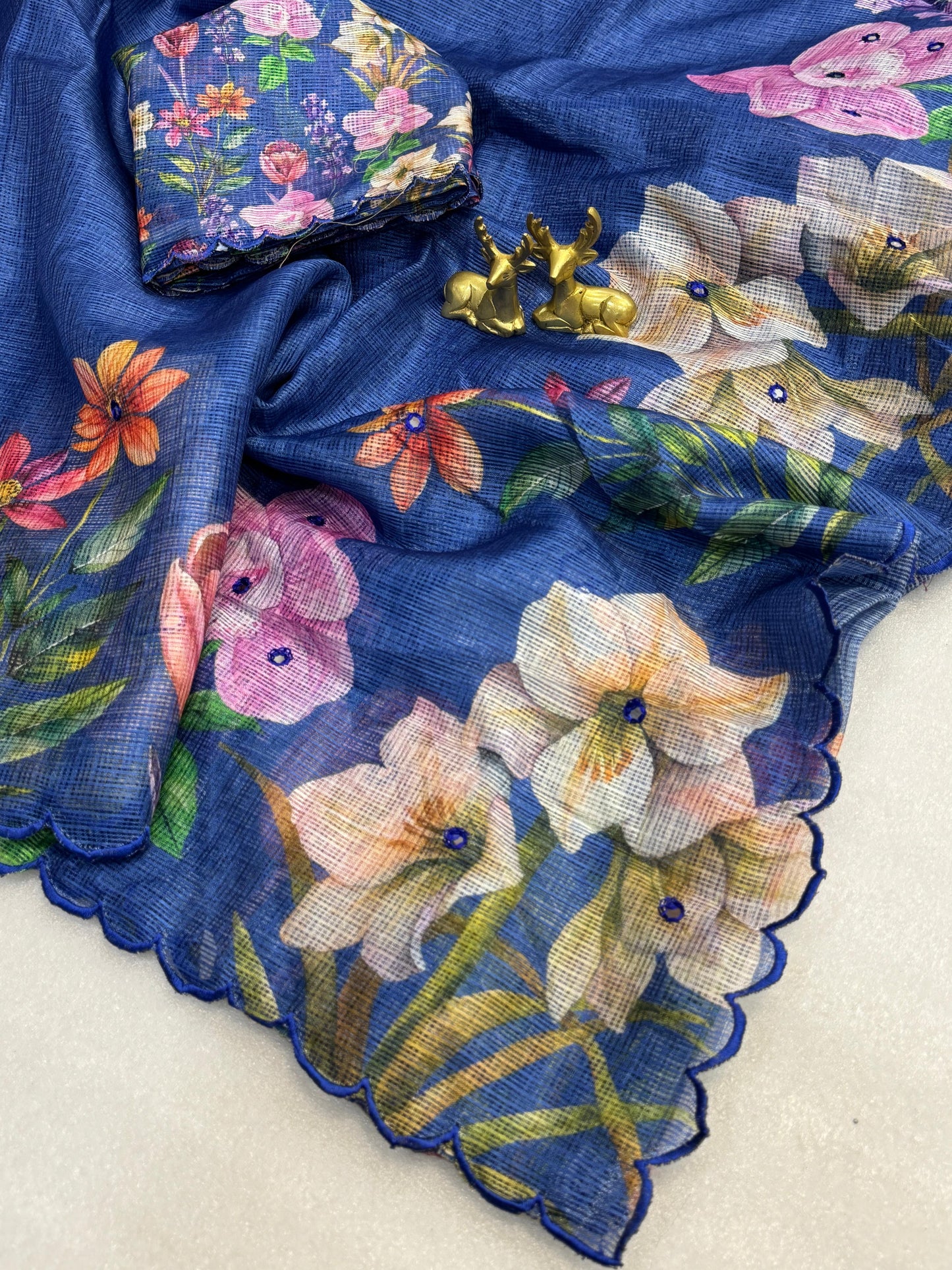 Senorita – Soft Kota Chex Saree with Floral Print &amp; Embroidered Cutwork Border