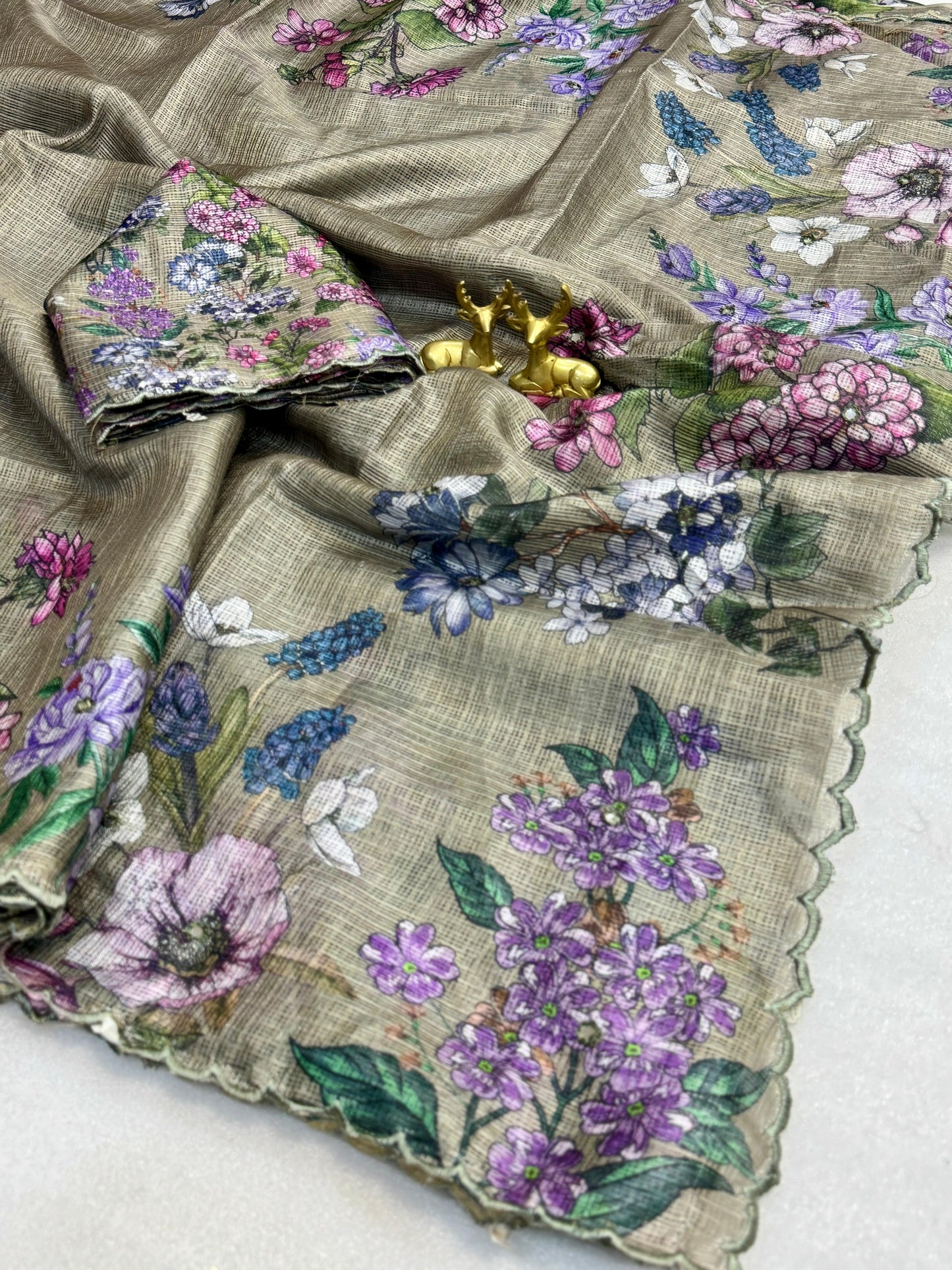 Senorita – Soft Kota Chex Saree with Floral Print &amp; Embroidered Cutwork Border